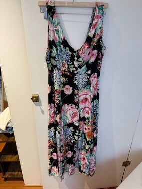 Floral Black Sleeveless Midi Dress